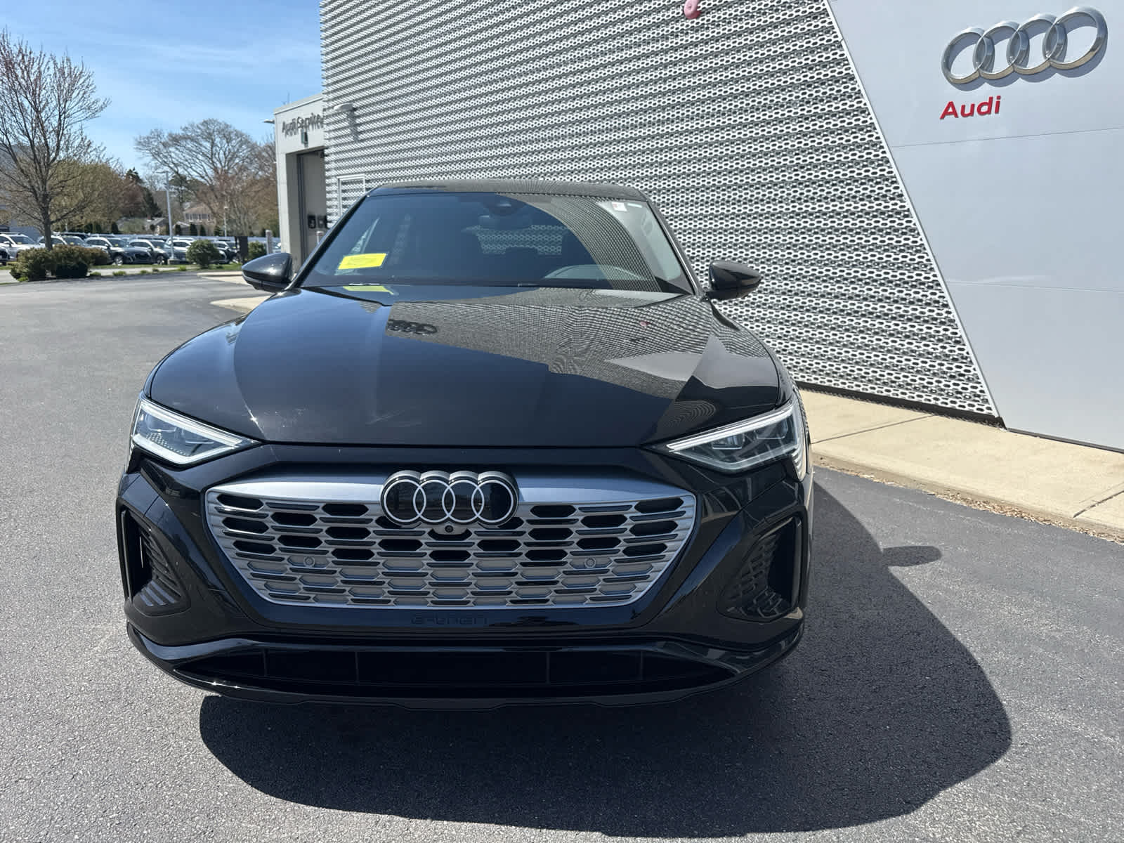2024 Audi Q8 E-tron line Premium Plus photo 3