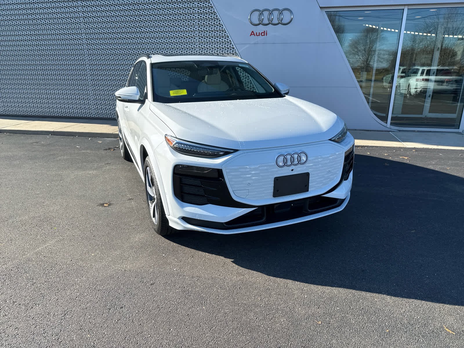 2025 Audi Q6 E-tron Premium Plus photo 2