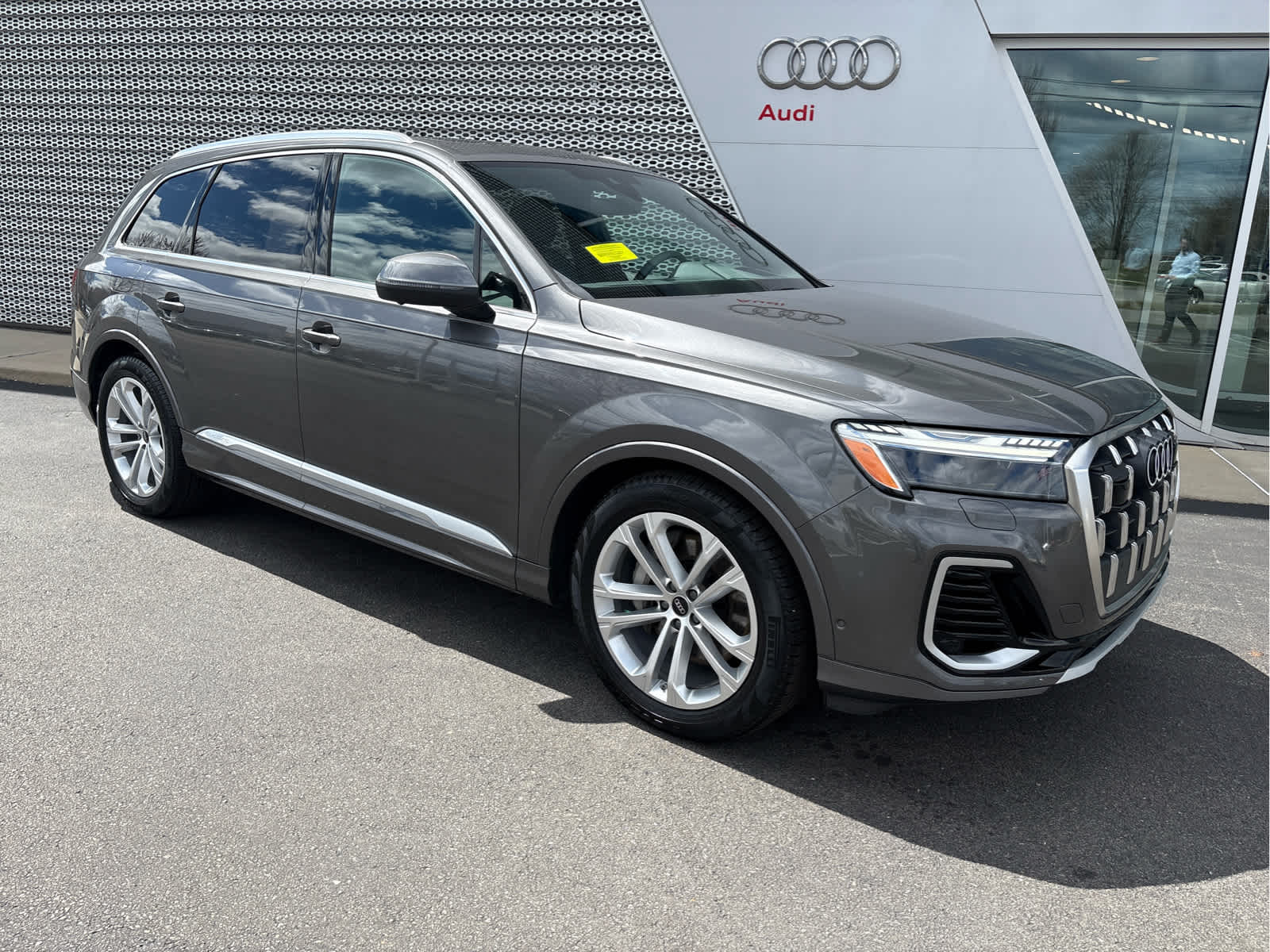 2025 Audi Q7 55 Prestige photo 2