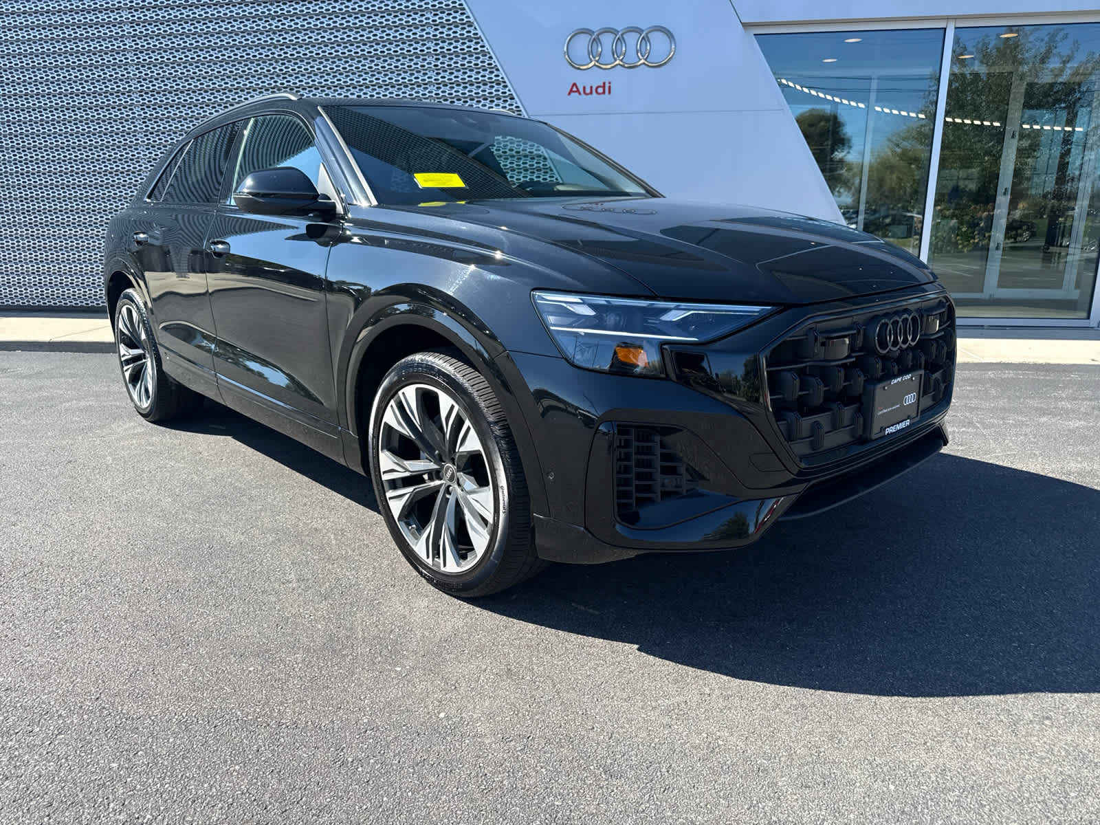 2025 Audi Q8 Premium photo 2