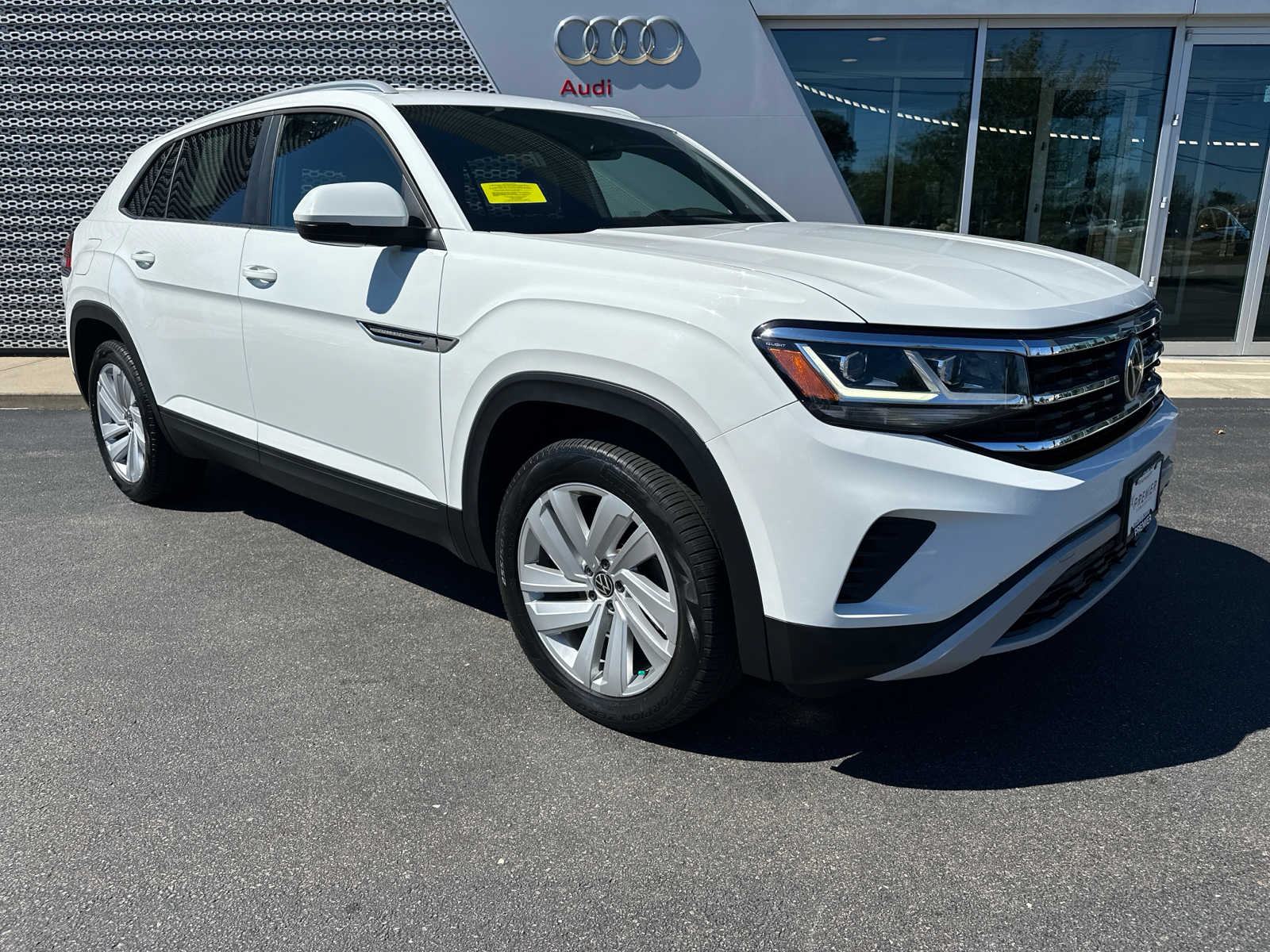 Used 2020 Volkswagen Atlas Cross Sport SE w/Tech R-Line with VIN 1V21E2CA6LC221822 for sale in Hyannis, MA