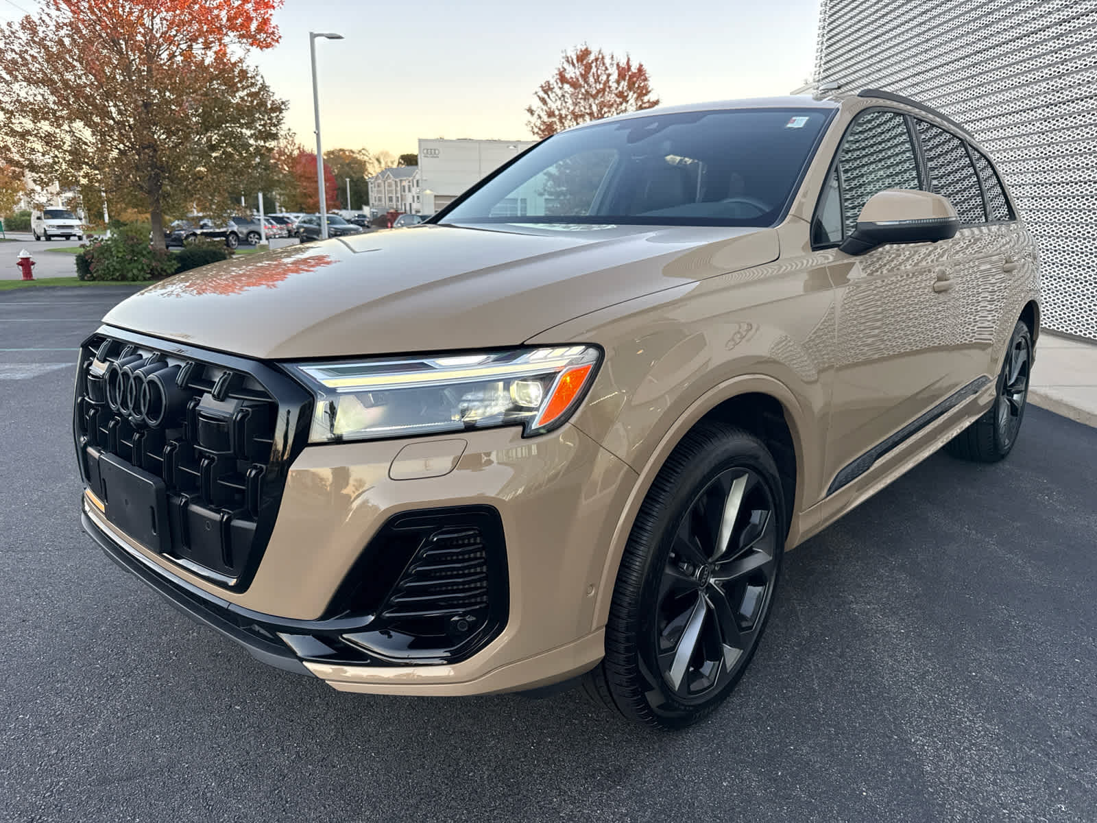 2025 Audi Q7 Premium Plus photo 2
