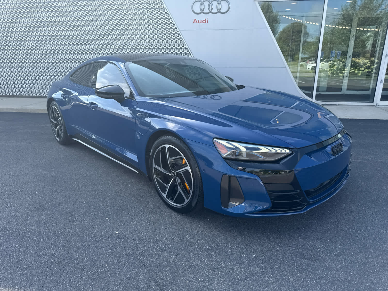 2024 Audi RS e-tron GT Base photo 2