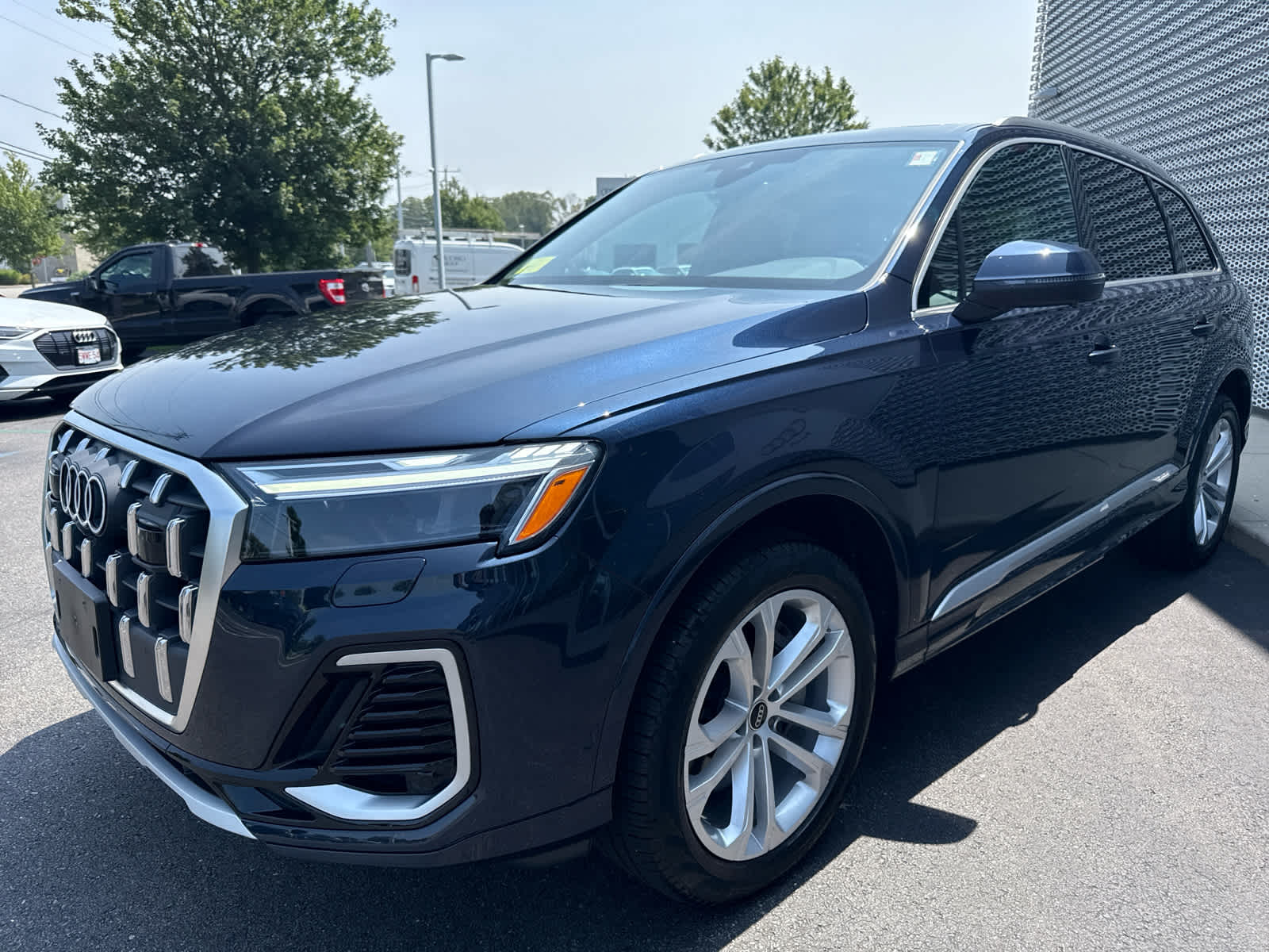 2025 Audi Q7 Premium Plus photo 3