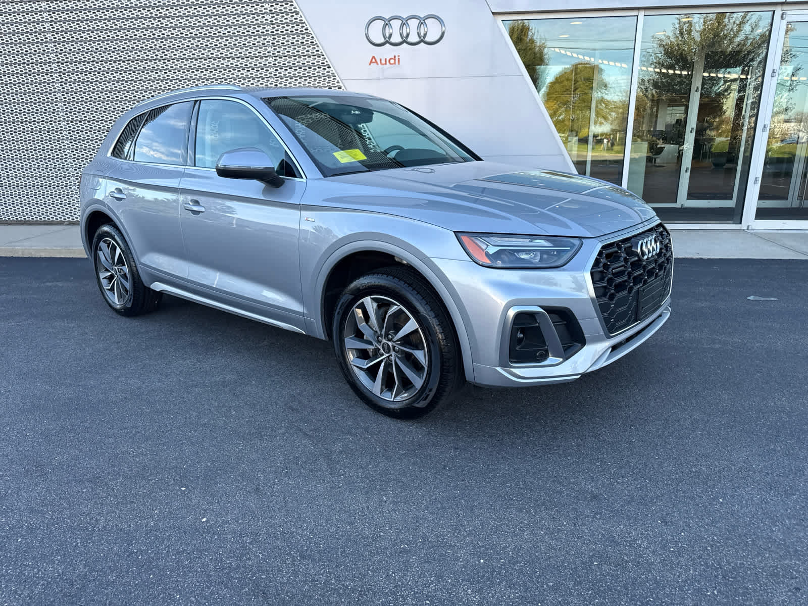 2025 Audi Q5 S line Premium Plus photo 2