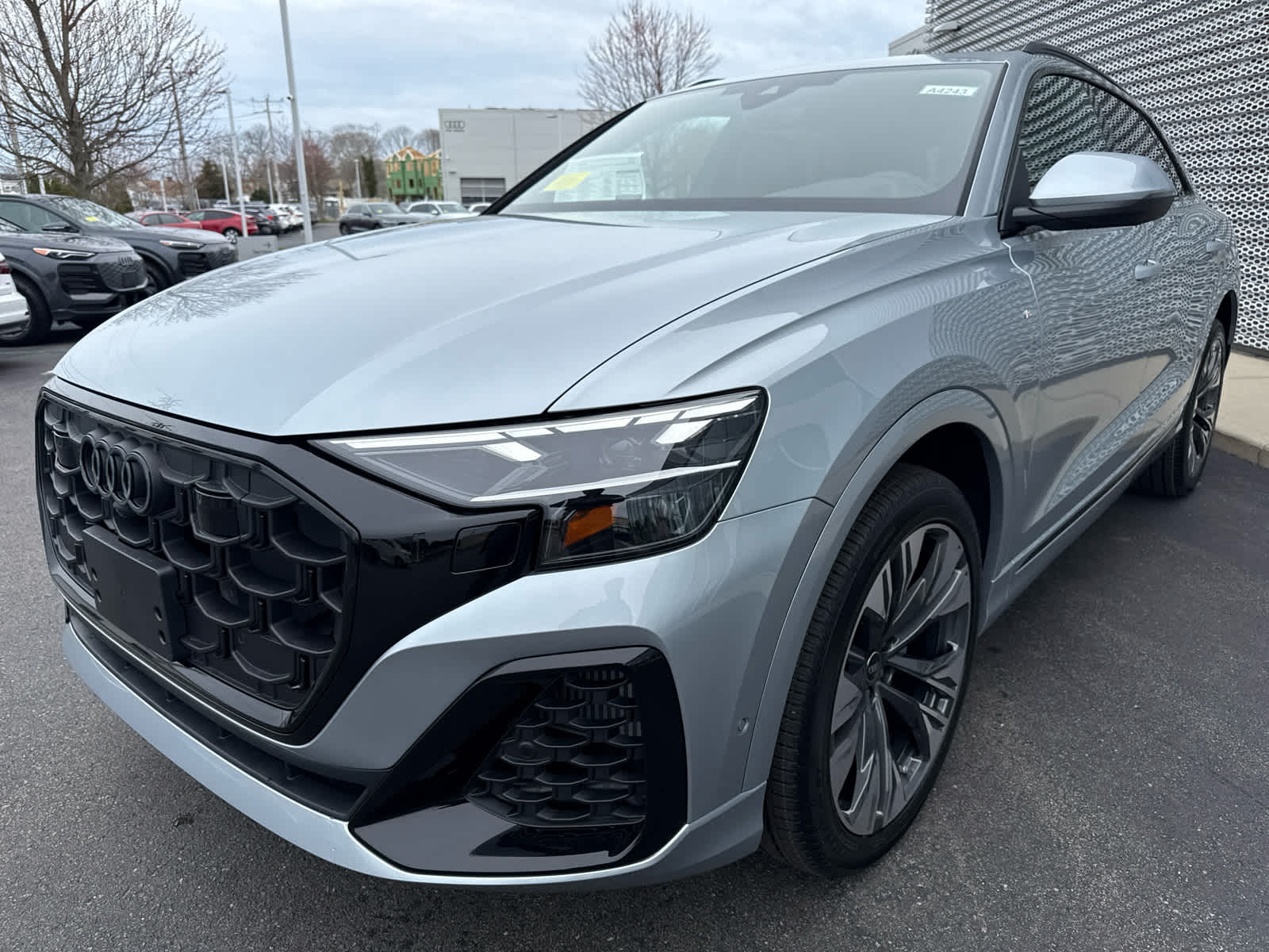 2025 Audi Q8 Premium Plus line photo 4