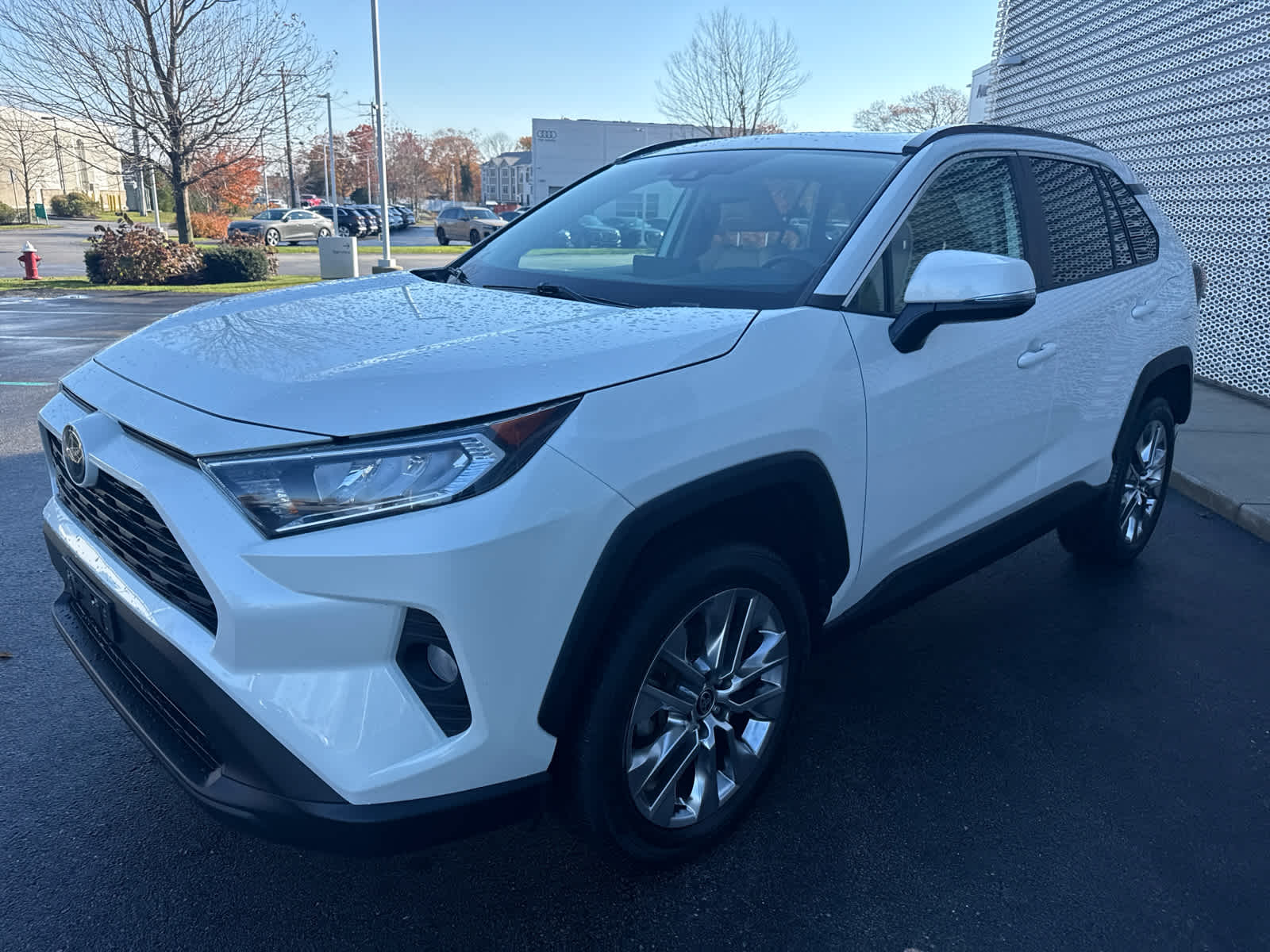 2021 Toyota RAV4 XLE Premium photo 3