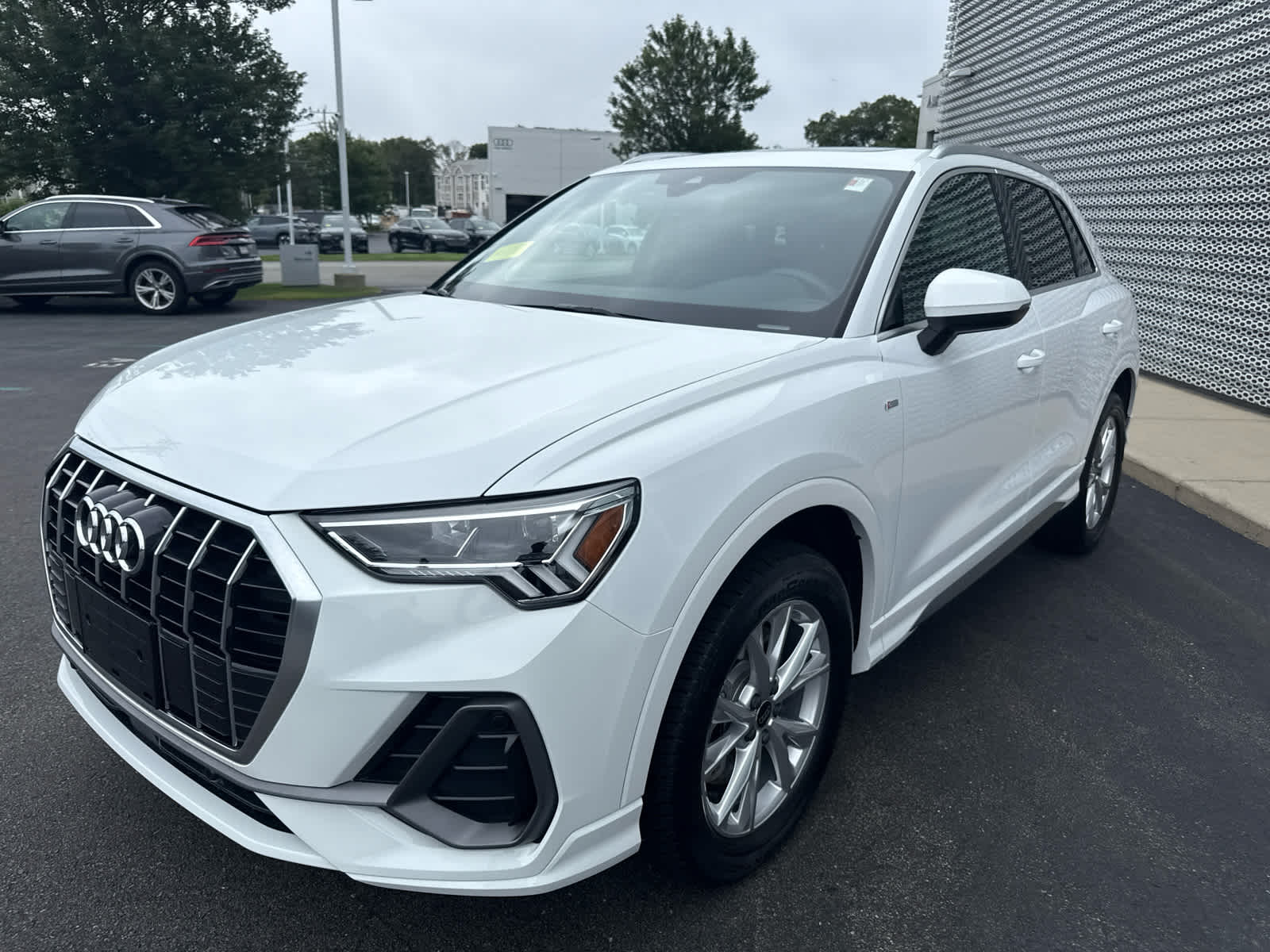 2024 Audi Q3 S line Premium photo 2