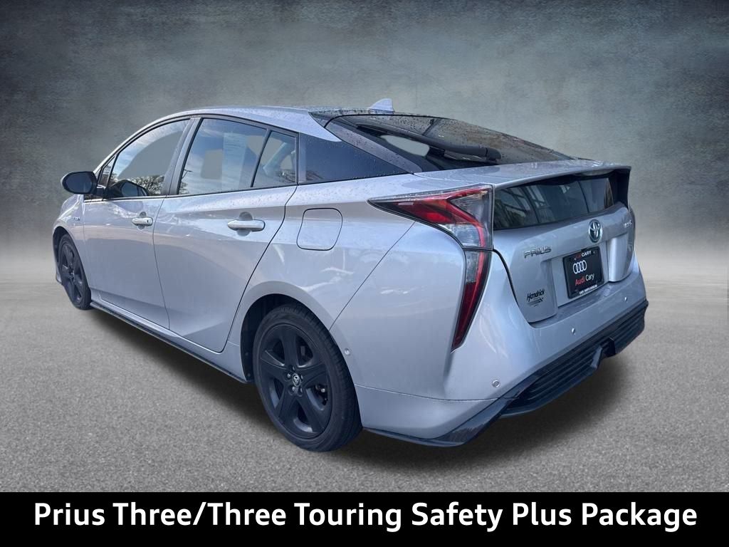 2017 Toyota Prius Three Touring photo 2