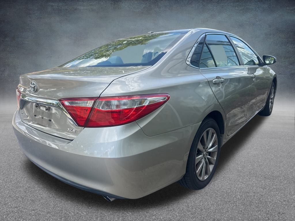2016 Toyota Camry XLE photo 4