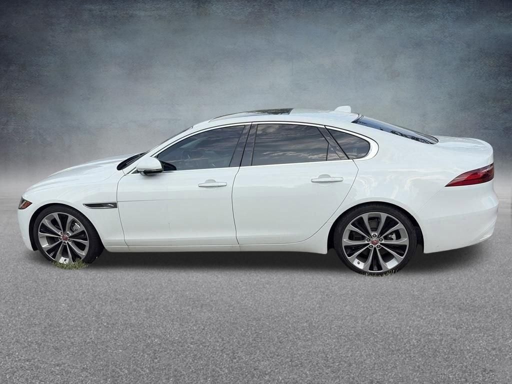 Used 2022 Jaguar XF SE Sedan