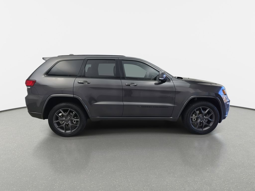 2021 Jeep Grand Cherokee Anniversary Edition photo 2