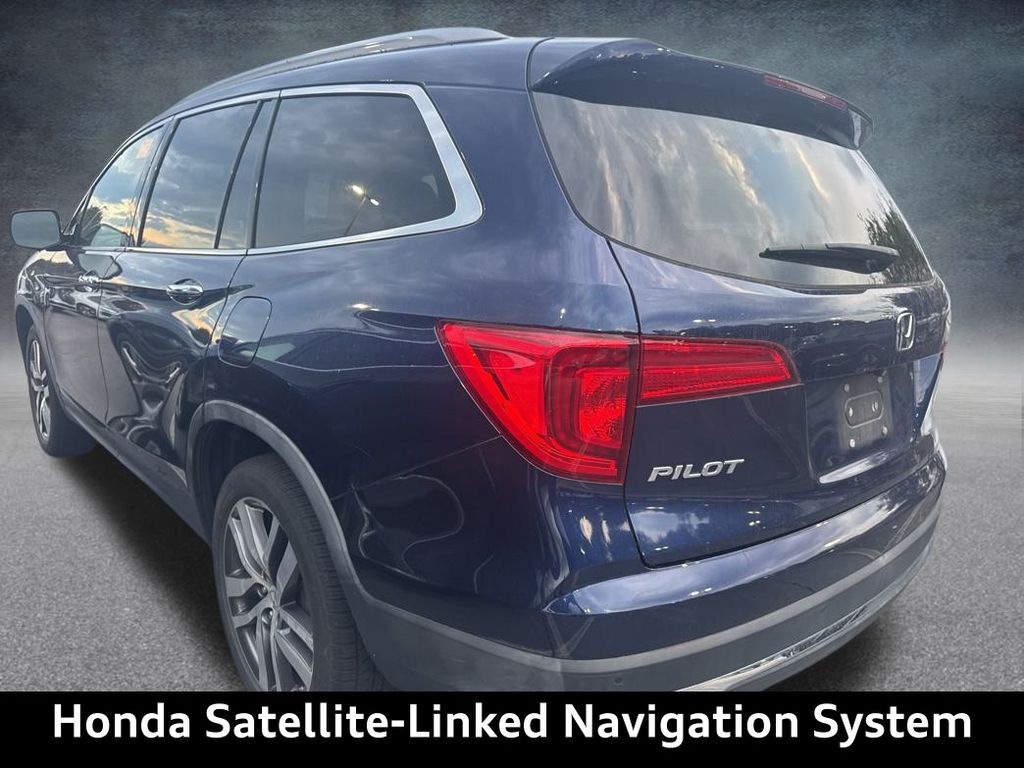 2017 Honda Pilot Elite photo 2
