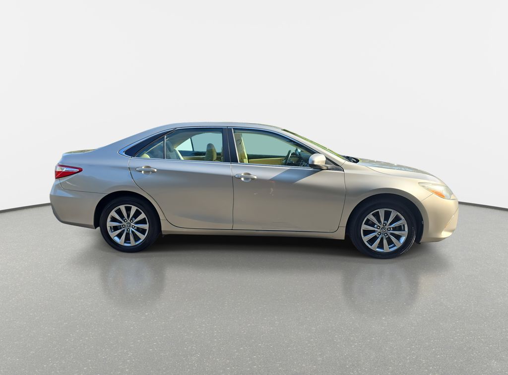 2016 Toyota Camry XLE photo 4