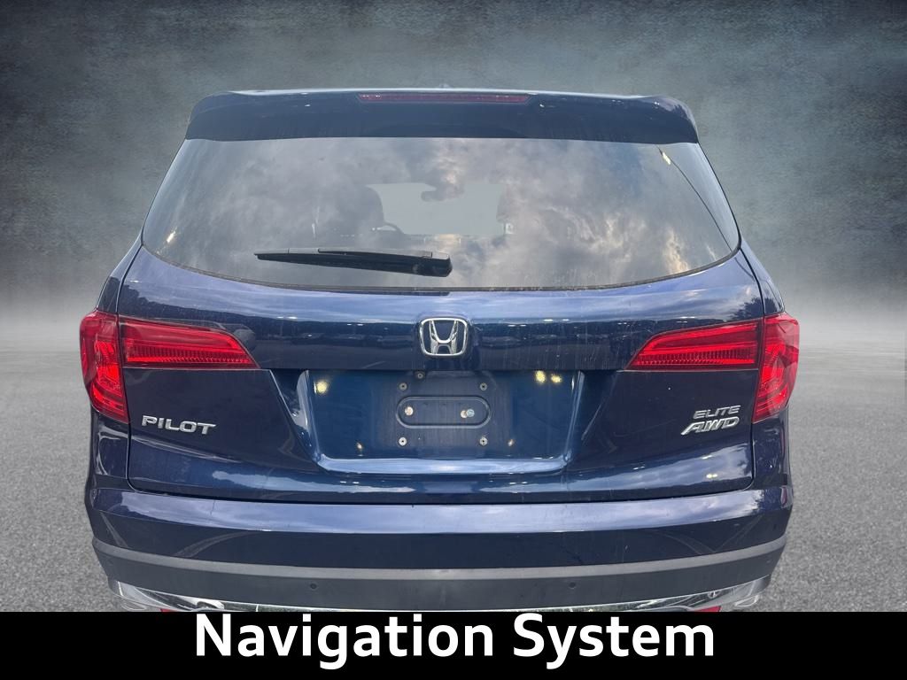 2017 Honda Pilot Elite photo 3