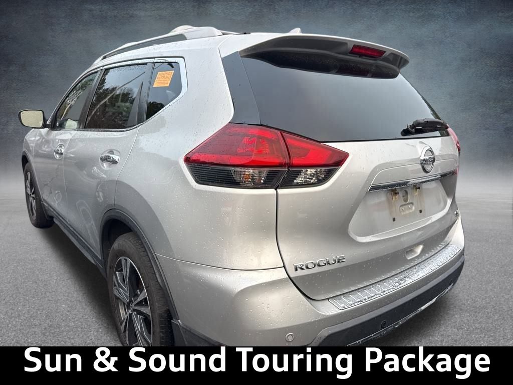 2019 Nissan Rogue SV photo 2