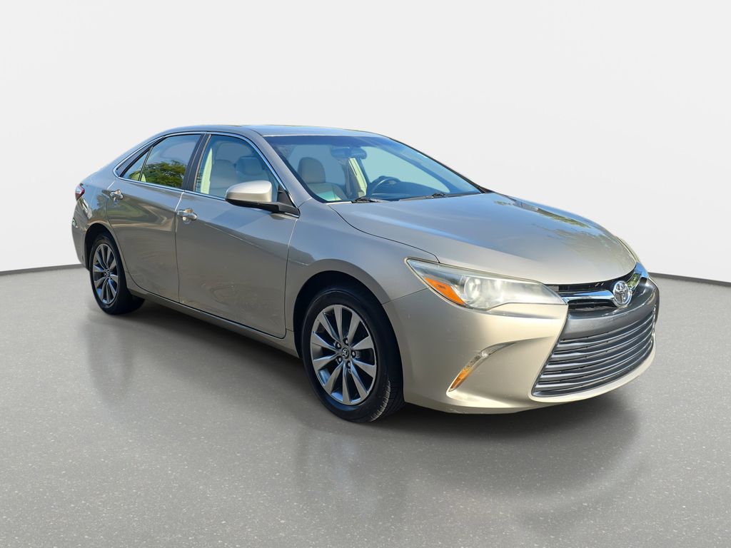 2016 Toyota Camry XLE photo 3