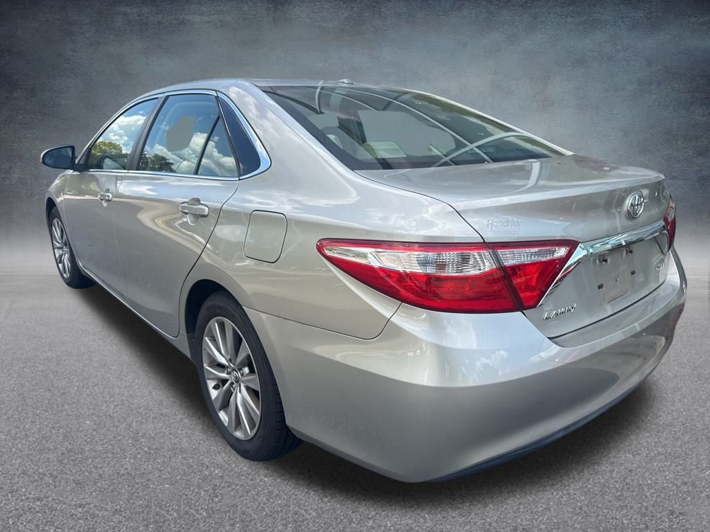 2016 Toyota Camry XLE photo 2