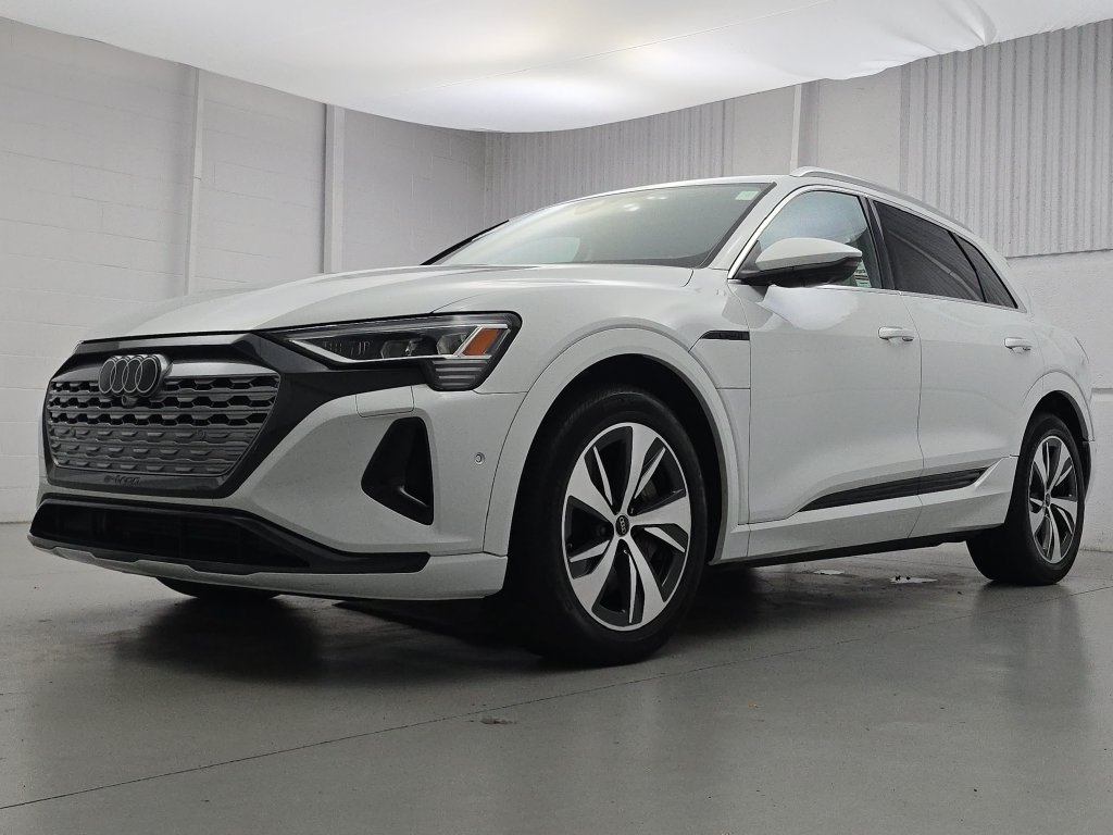  Audi Q8 e-tron