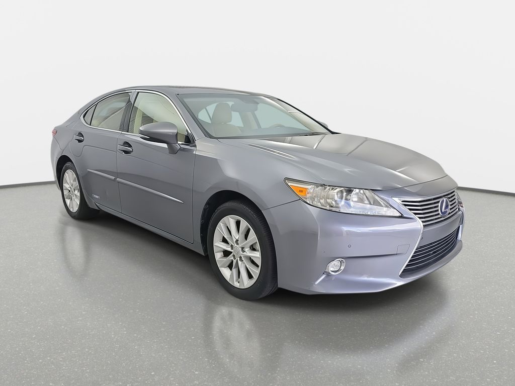 2015 Lexus ES 300h photo 2