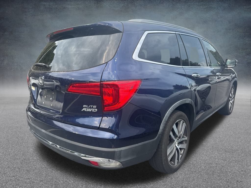 2017 Honda Pilot Elite photo 4
