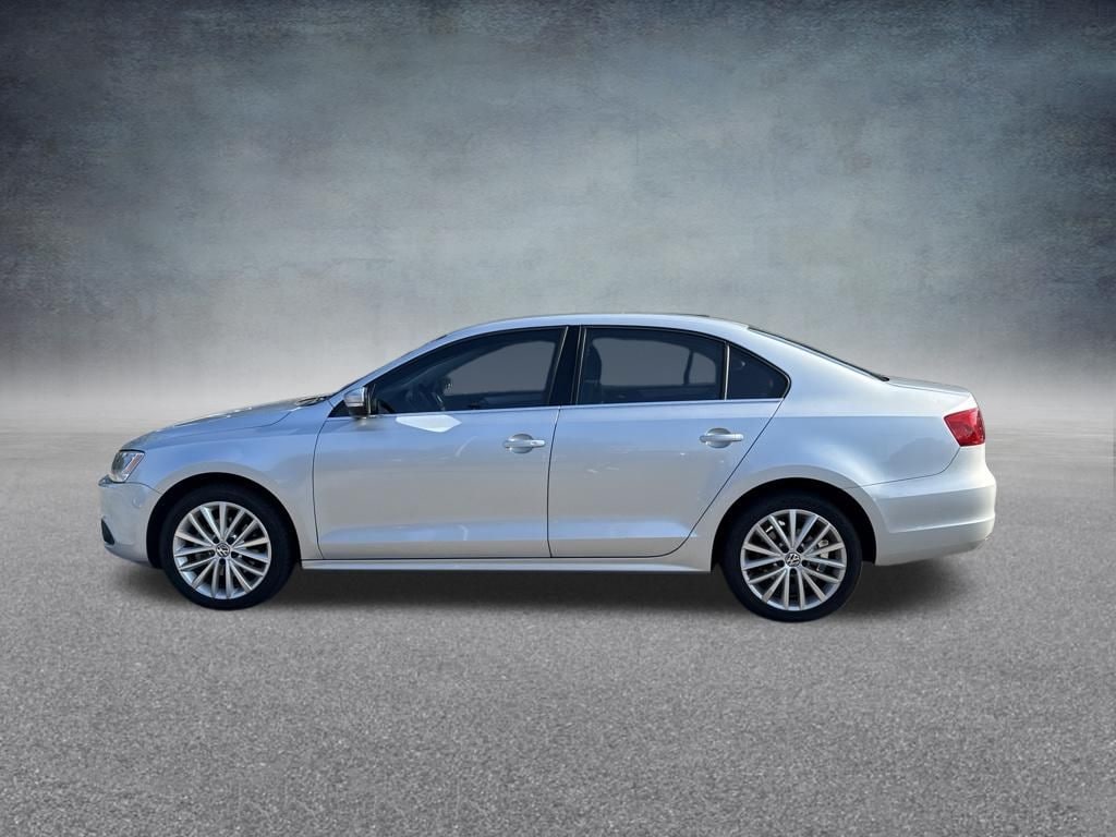 Used 2011 Volkswagen Jetta SEL Sedan