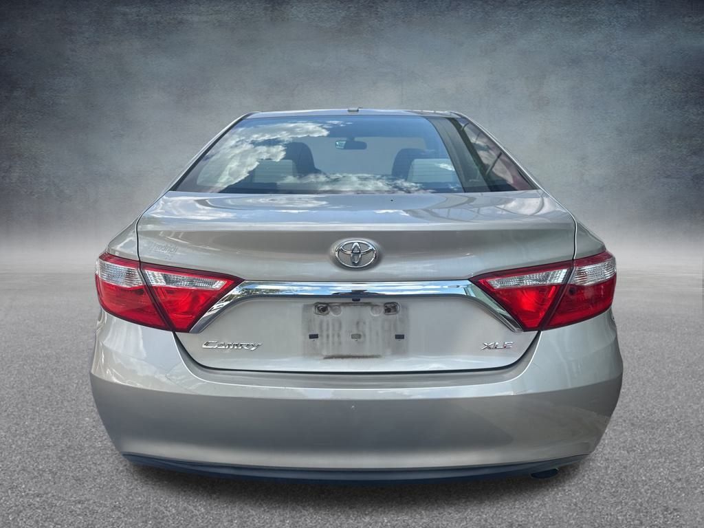 2016 Toyota Camry XLE photo 3