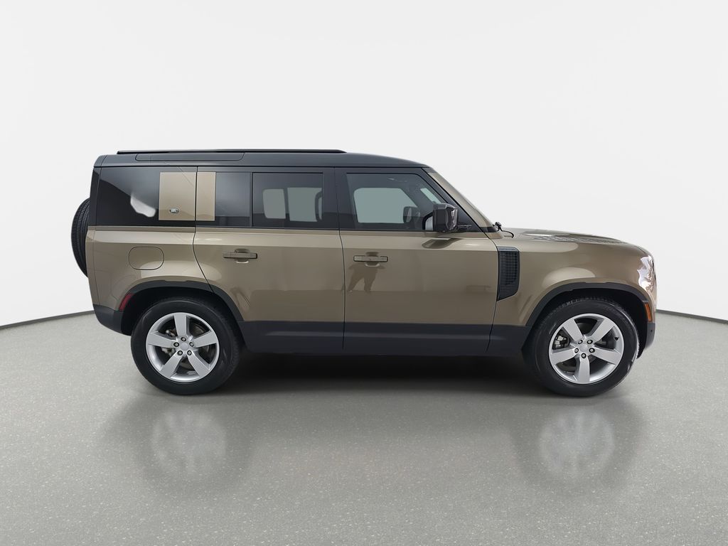 2024 Land Rover Defender 110 S photo 4