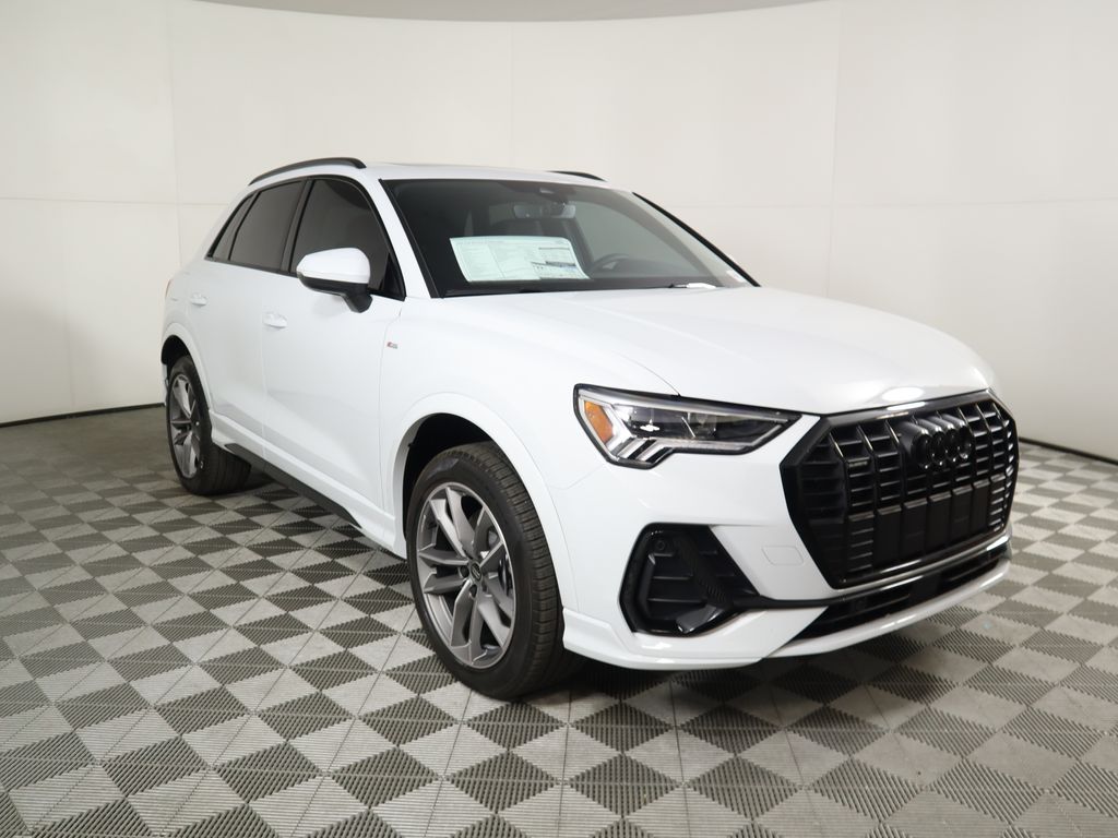 2024 Audi Q3 45 TFSI S line Premium photo 3
