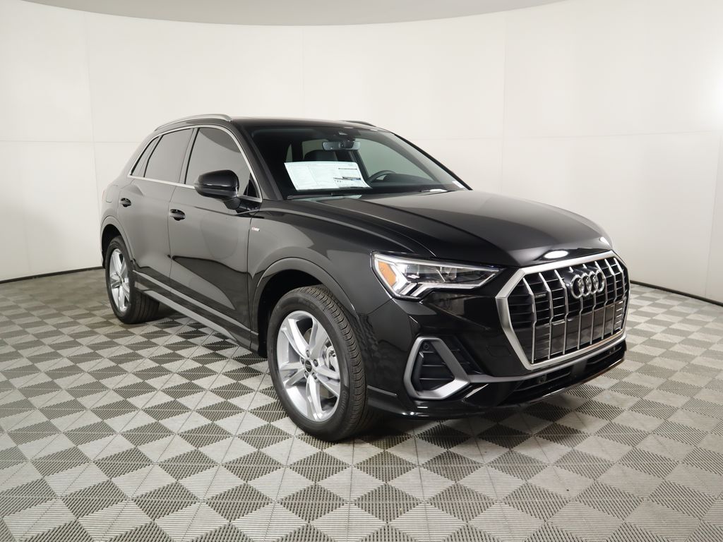 2024 Audi Q3 45 TFSI S line Premium photo 3