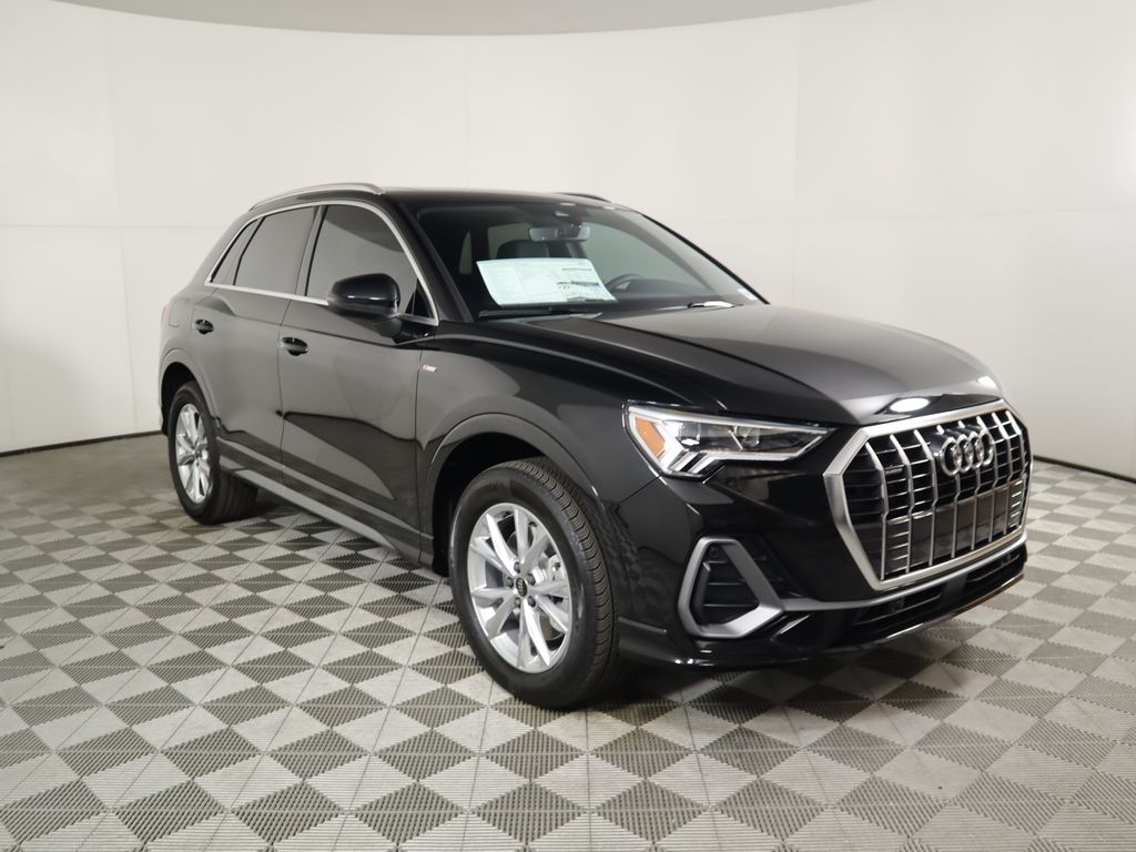 2024 Audi Q3 45 TFSI S line Premium photo 3