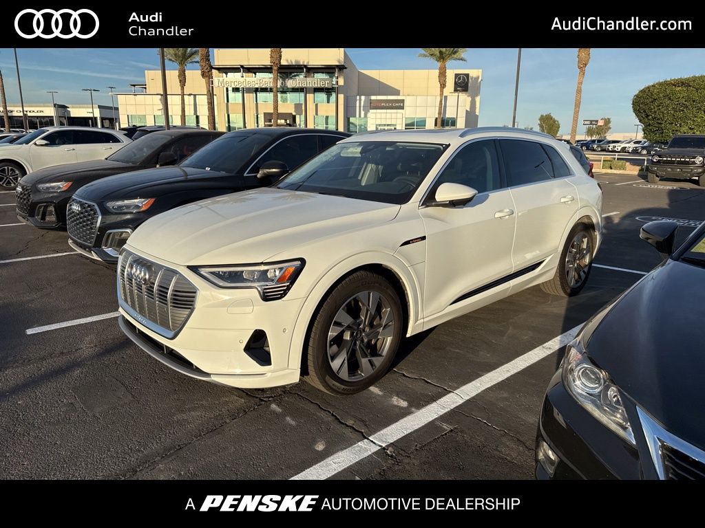 2022 Audi e-tron Premium Plus