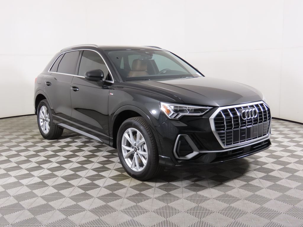 2025 Audi Q3 45 TFSI S line Premium photo 3