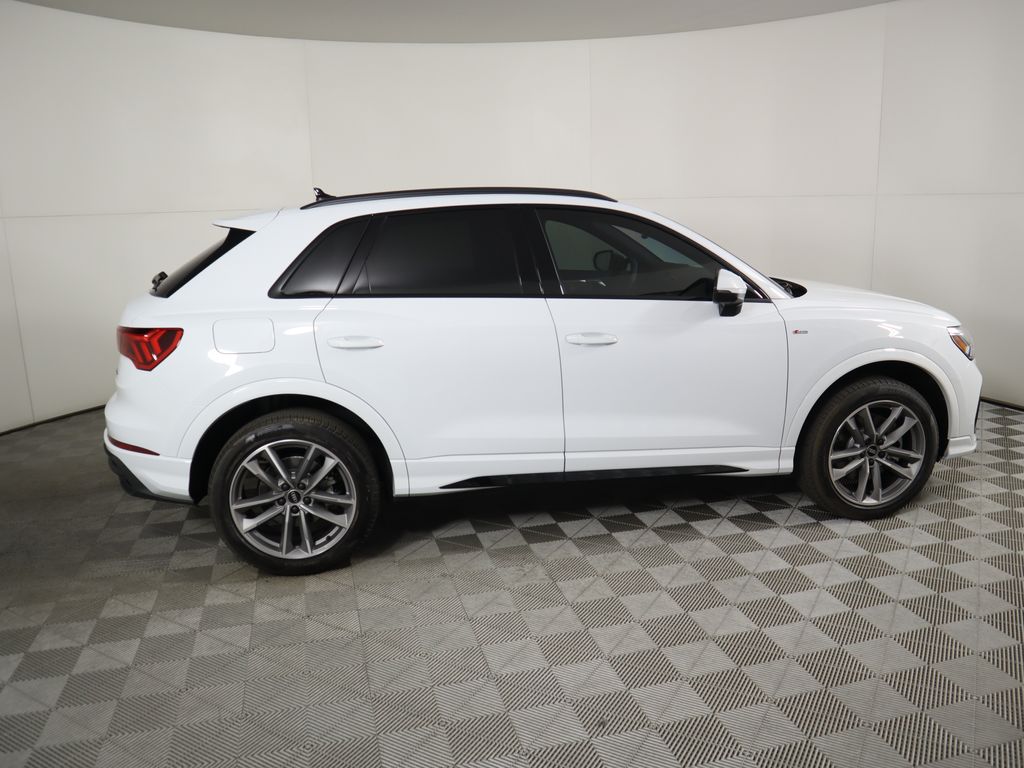 2024 Audi Q3 45 TFSI S line Premium photo 4
