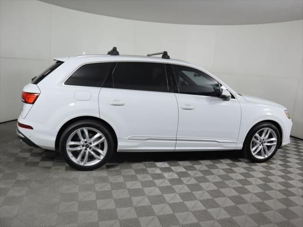 New 2025 Audi Q7 55 Premium Plus SUV