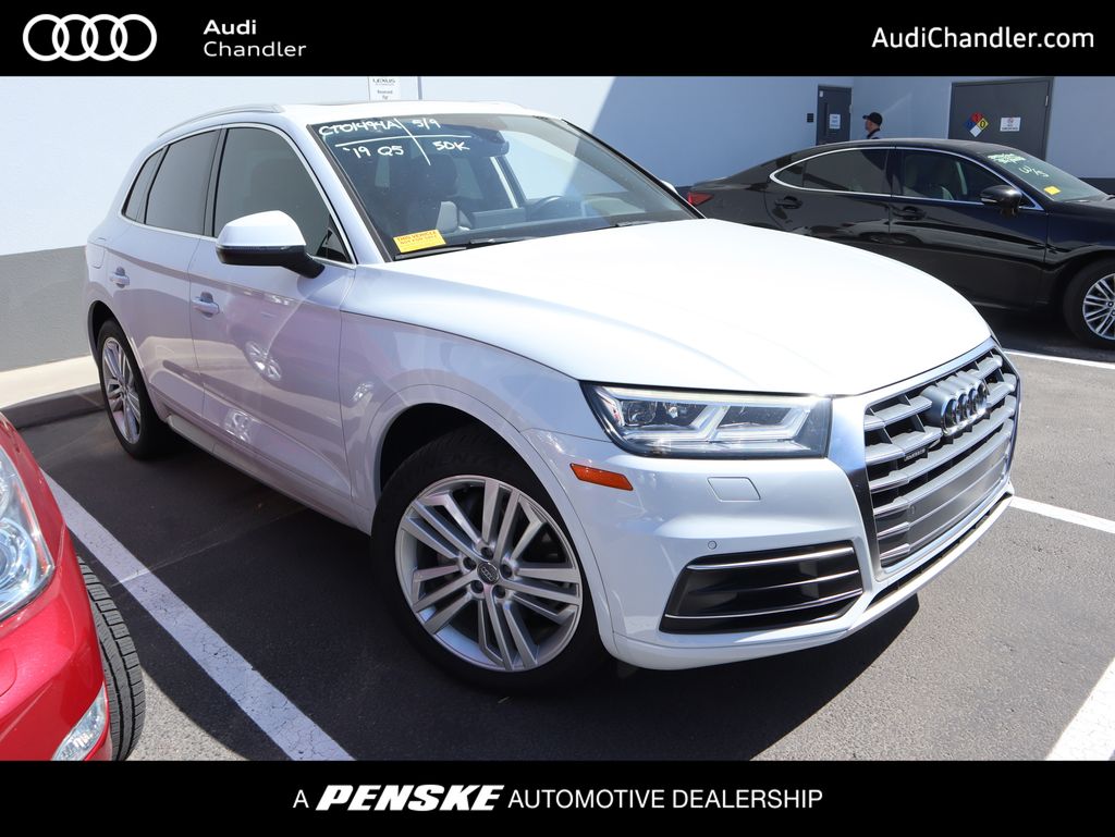 2019 Audi Q5 2.0T quattro S tronic Premium Plus's photo