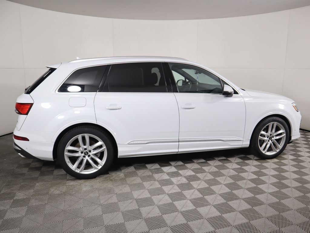 New 2025 Audi Q7 55 Premium SUV