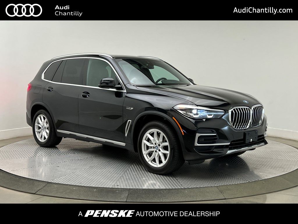 2022 BMW X5 45e's photo