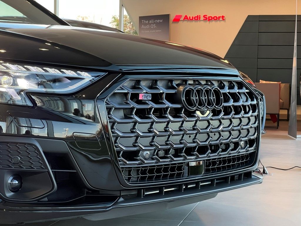 2025 Audi S8 4.0T photo 2