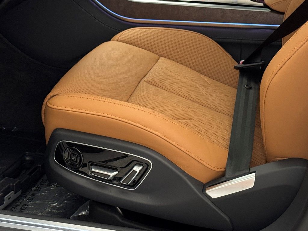 2025 Audi A8 Base - Photo 34