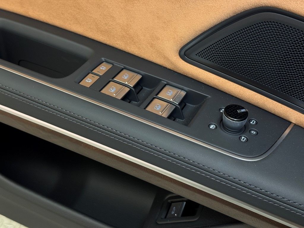 2025 Audi A8 Base - Photo 52