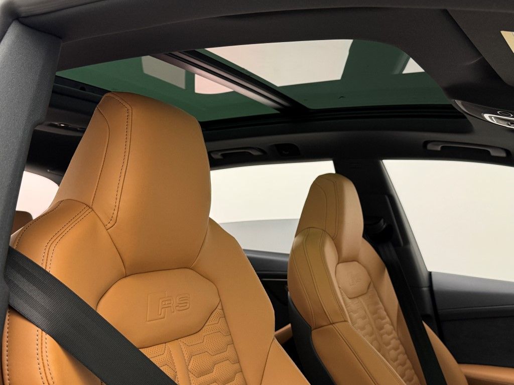 2025 Audi RS Q8 Base - Photo 17