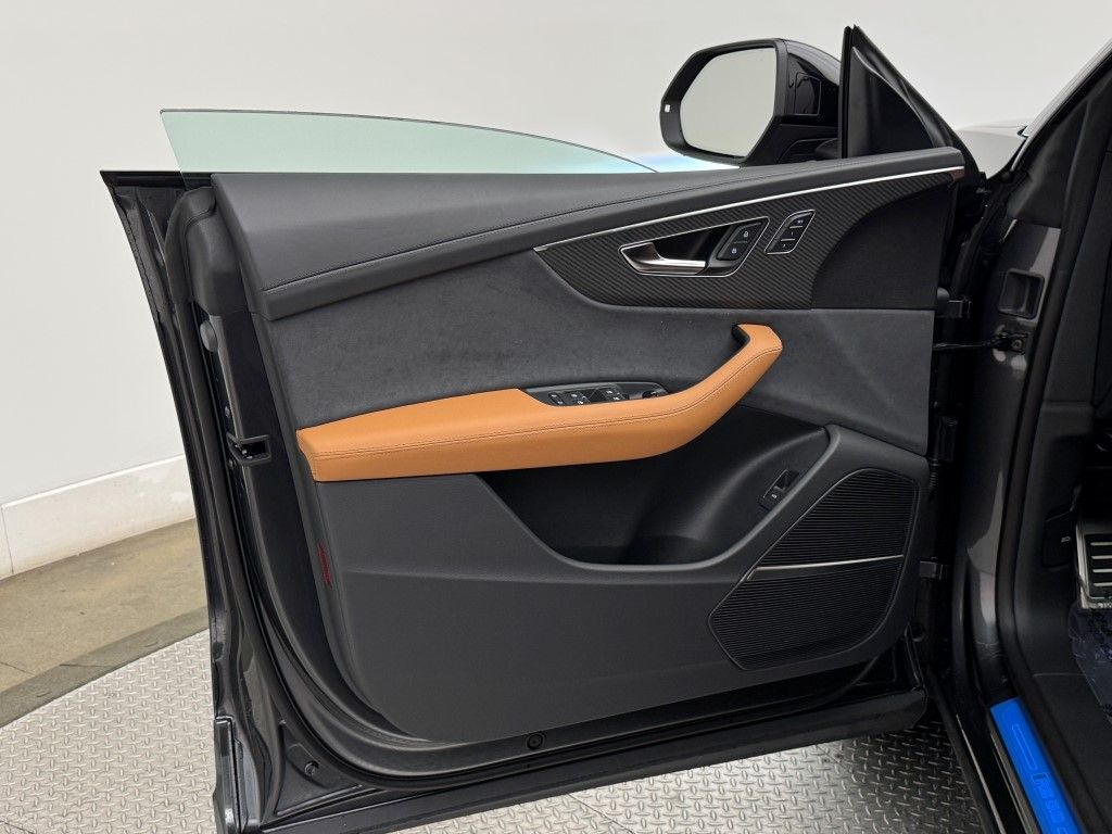 2025 Audi RS Q8 Base - Photo 36