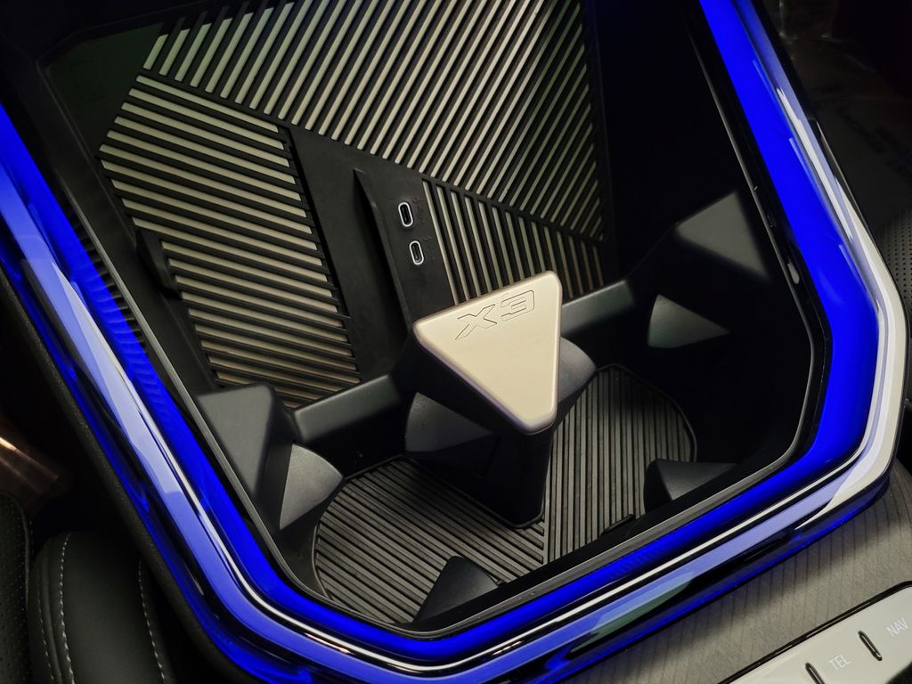 2025 BMW X3 30 - Photo 46