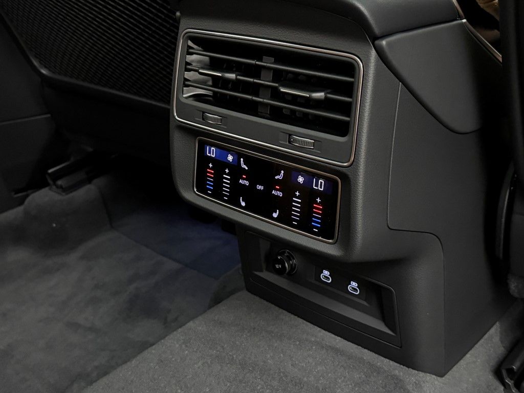 2025 Audi RS Q8 Base - Photo 27