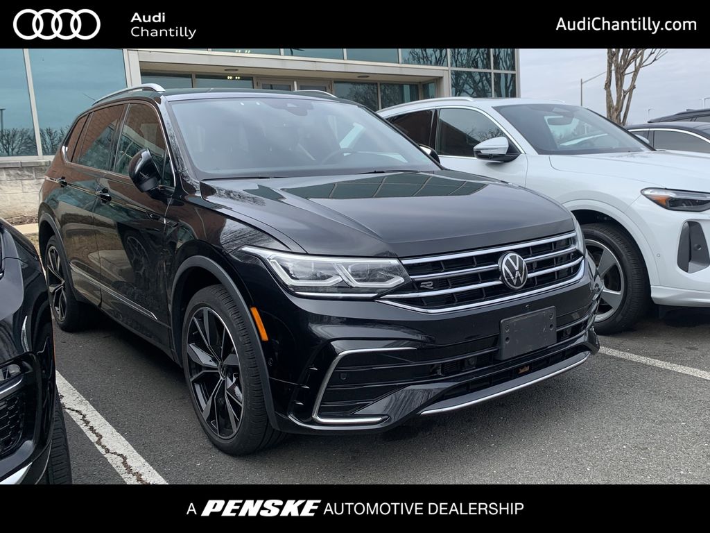 2023 Volkswagen Tiguan SEL R-LINE's photo