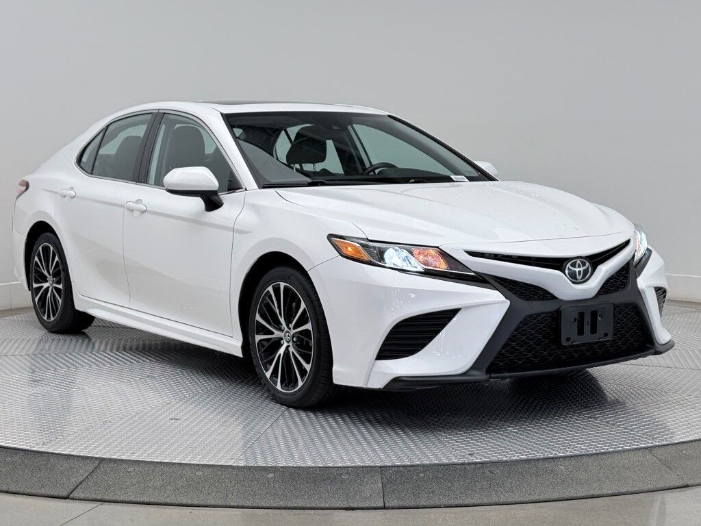 Used 2020 Toyota Camry SE Sedan