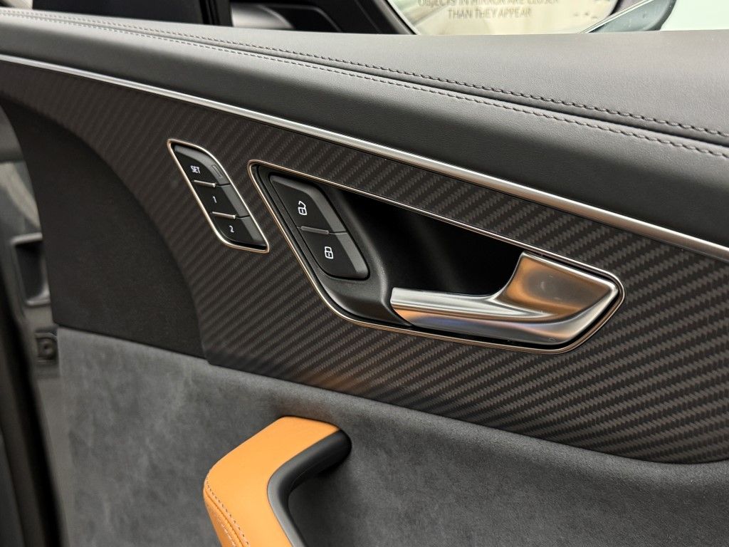 2025 Audi RS Q8 Base - Photo 25