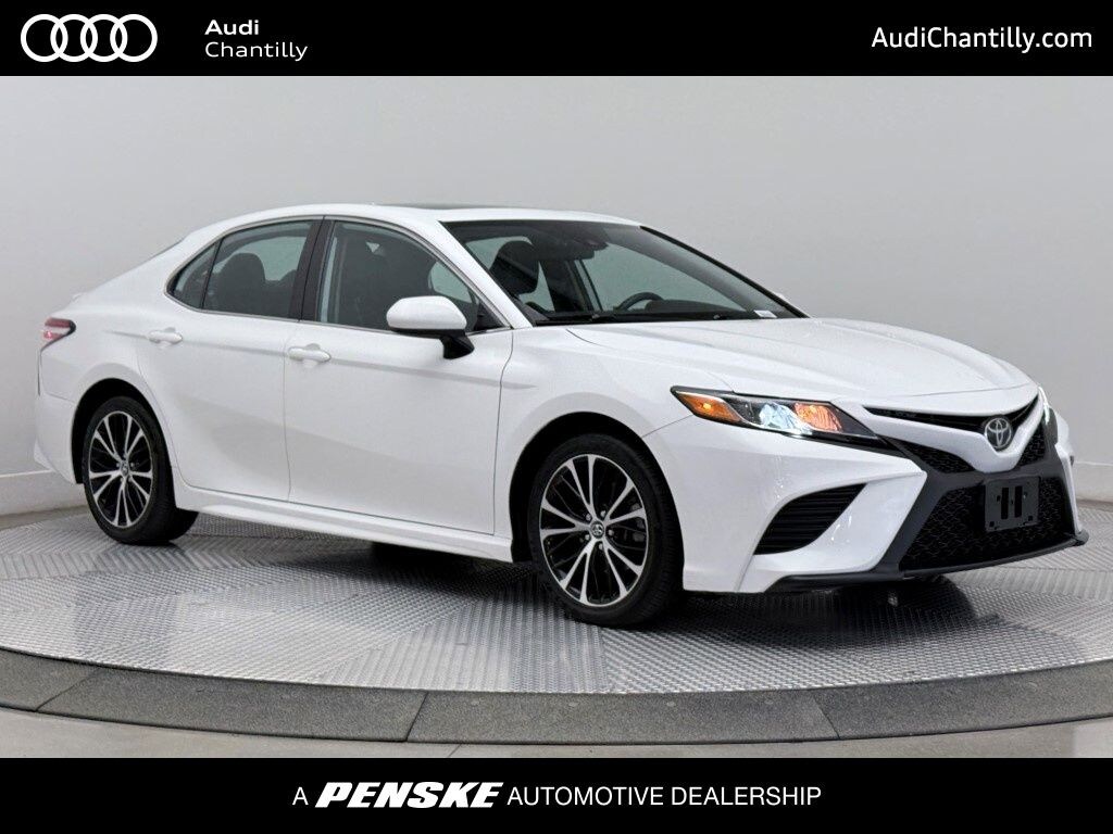 Used 2020 Toyota Camry SE Sedan