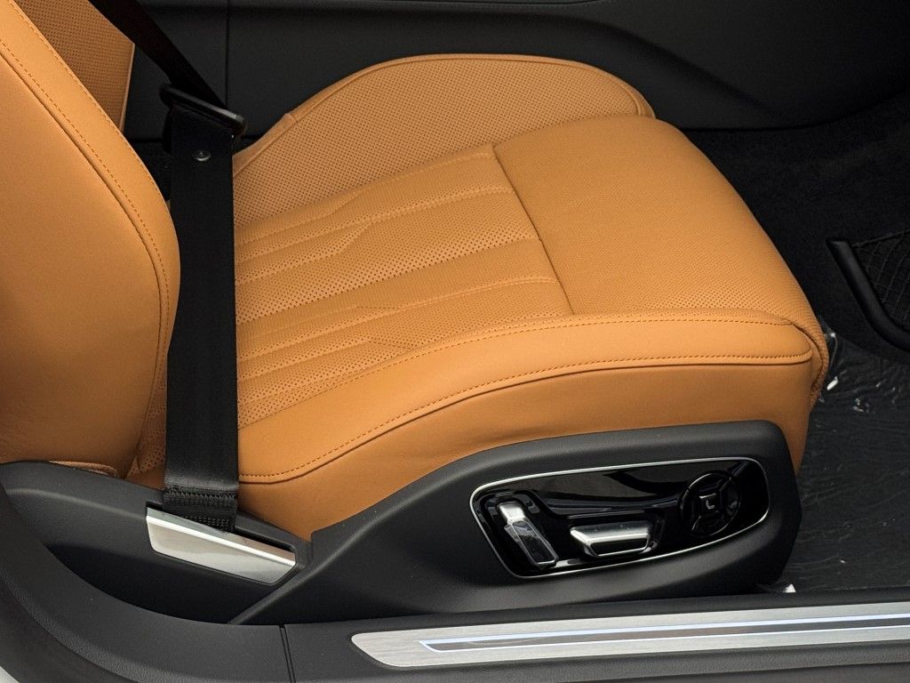 2025 Audi A8 Base - Photo 18